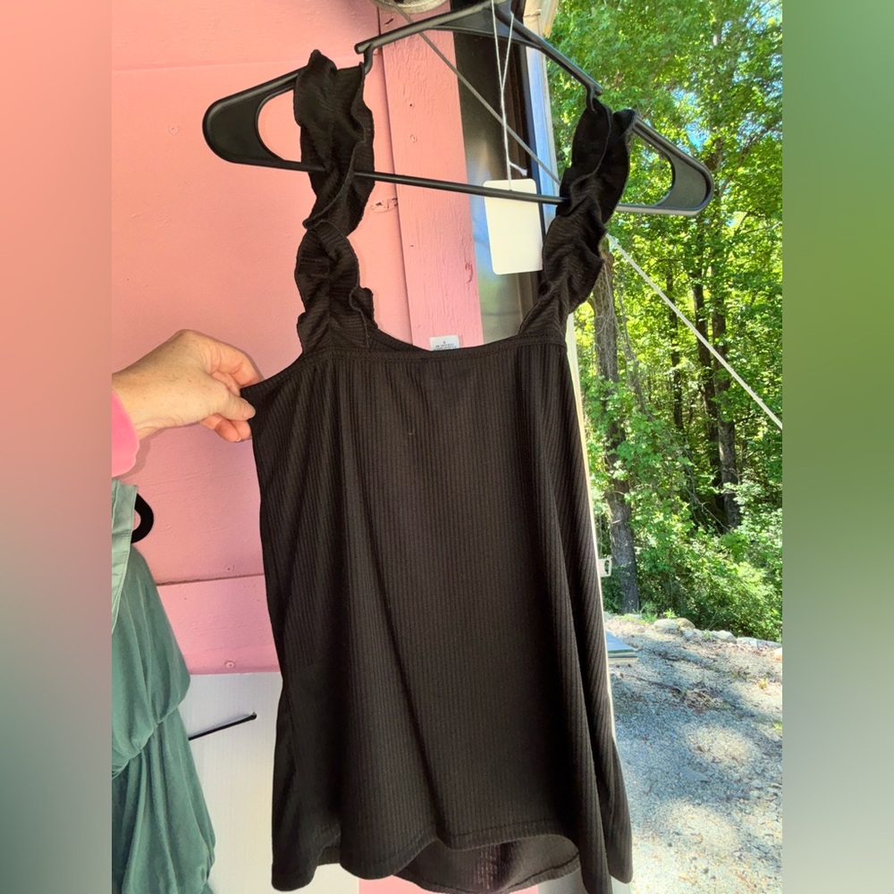 Black Ribbed Square-Neck Tank wit Ruffle Straps NWT❤️ - Picture 4 of 6
